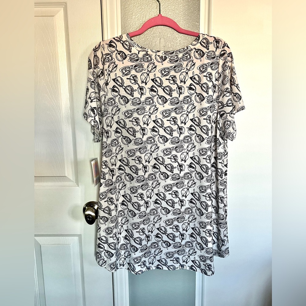 NWT LuLaRoe Christy T - 2XL - Picture 2 of 5